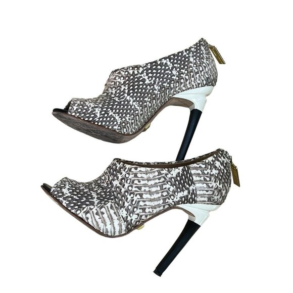 l.a.m.b. gwen stefani snake skin open toe bootie 7M zip back closure - Picture 4 of 8